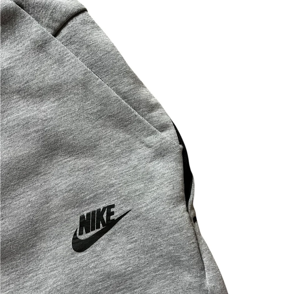 Nike‎ Tech Fleece Joggers Men's M Gray Bottom Soft Pants FLAWED PLEASE READ✅